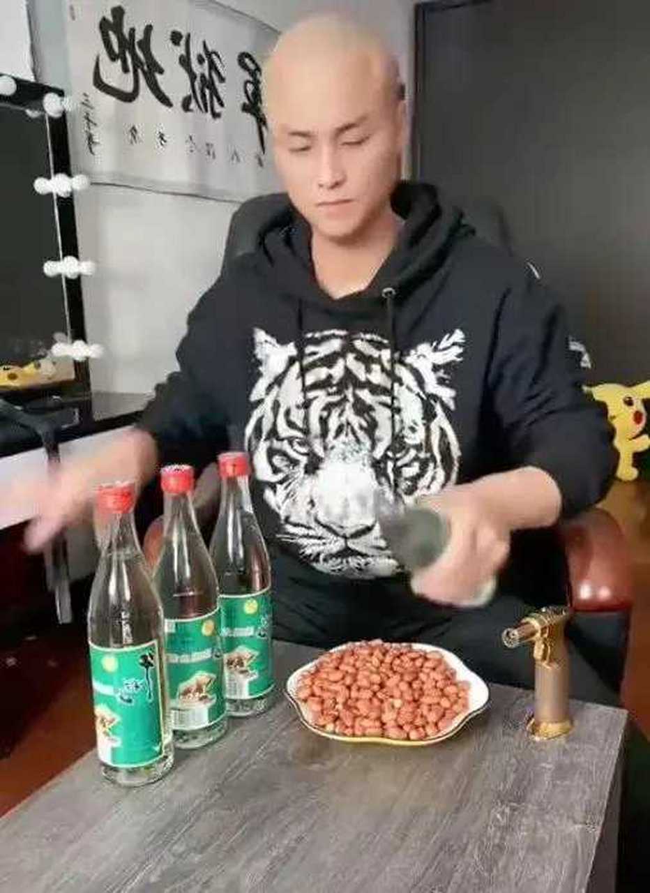 网友叹:人都火化了    近日,一名抖音网红因参加