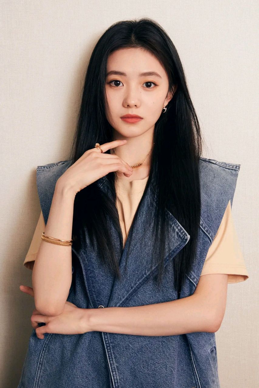 "小花"刘浩存,简单牛仔衣,清新靓丽.#刘浩存