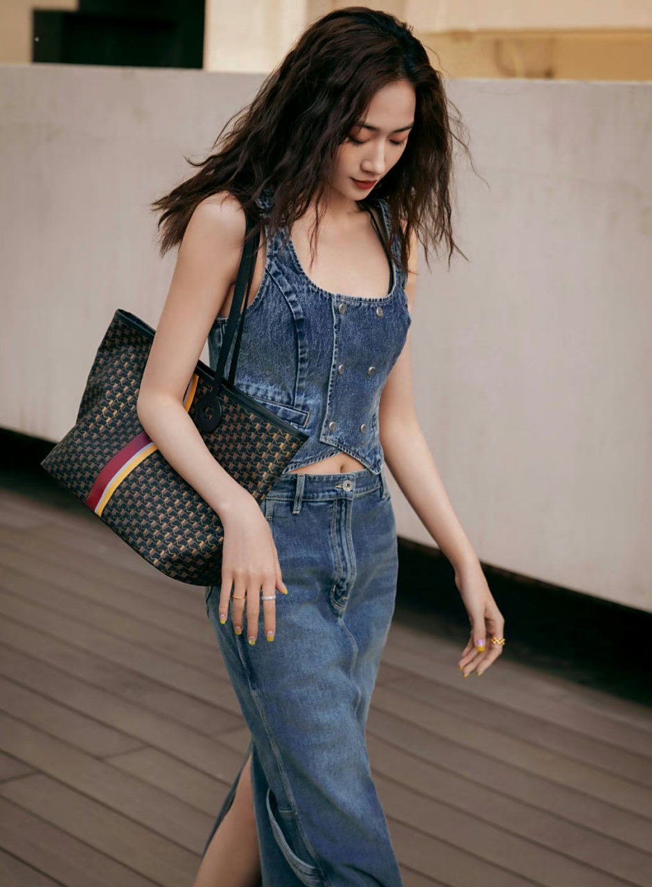 范帅琦# 甜美酷飒的俏丽美女,性感撩人的小蛮腰,白