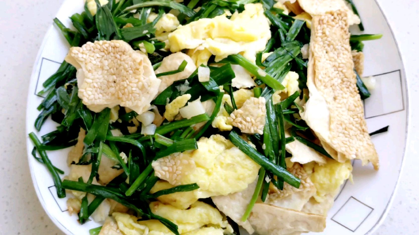 韭菜鸡蛋新吃法 不蒸不煮不油炸 3分钟出锅 太馋人了