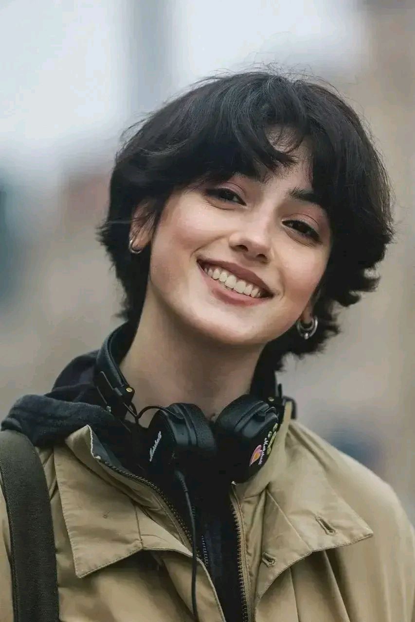 街拍选集:爽朗又潇洒的短发女孩