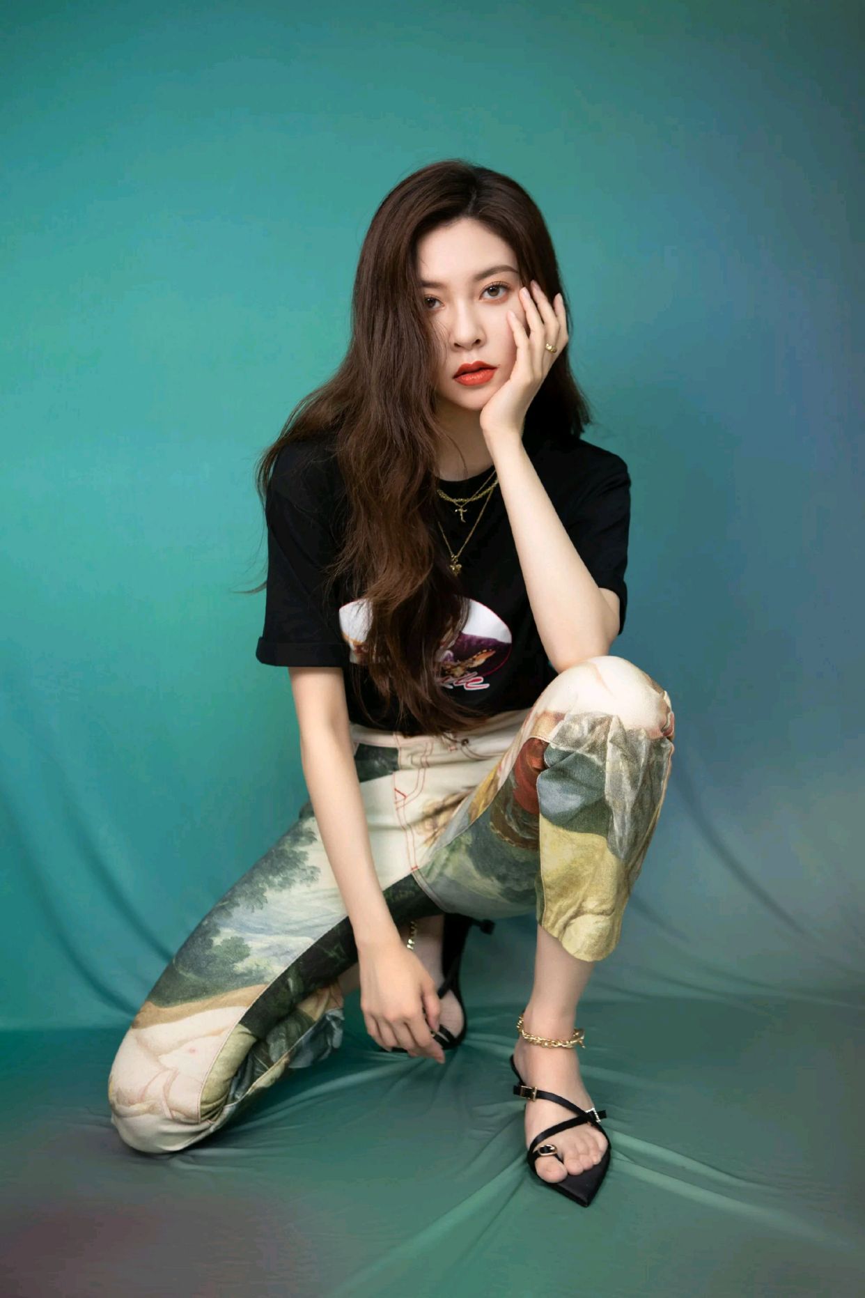 宋妍霏性感高清写真图集,肤白貌美,芳菲妩媚