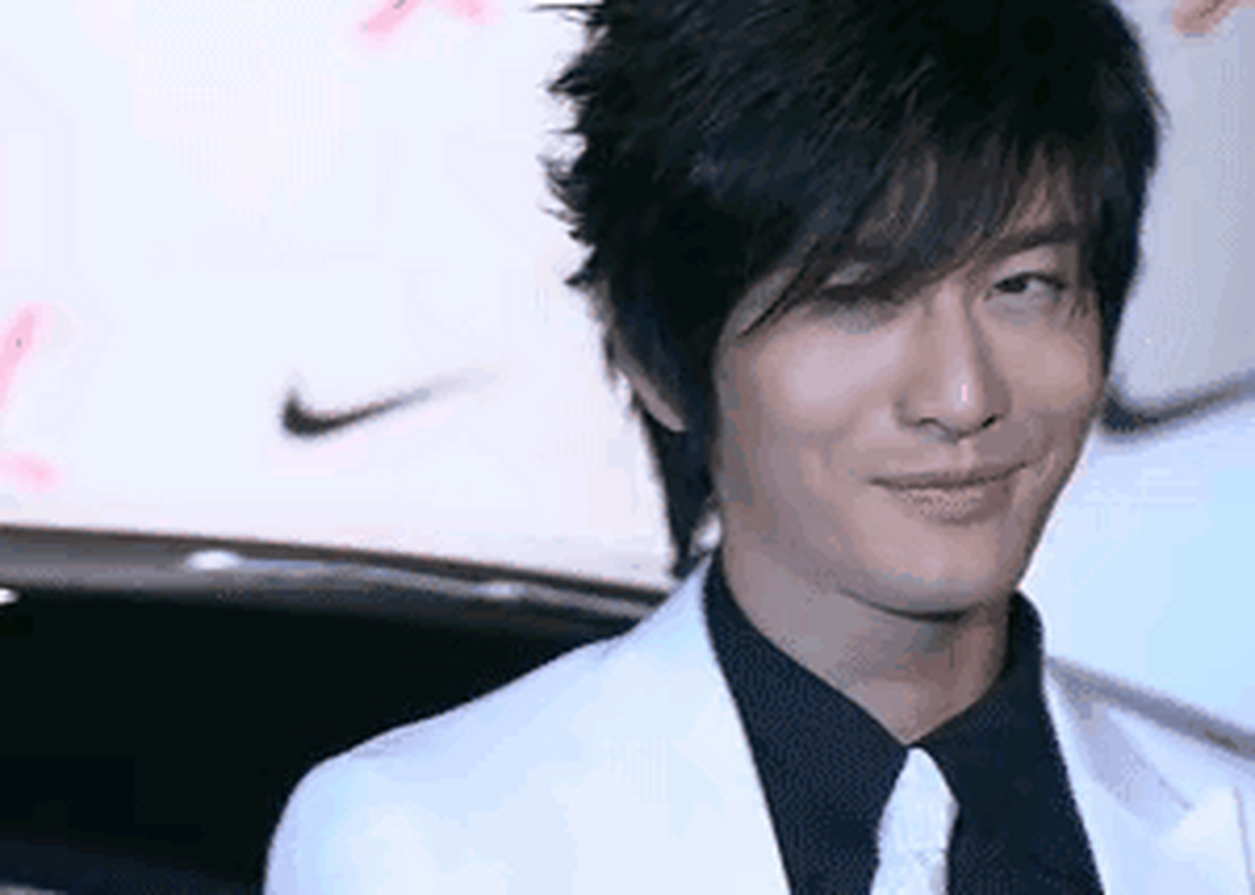 演员里的四大"油神"  先是黄晓明,他曾经是霸道总裁代言人,好在偶尔也