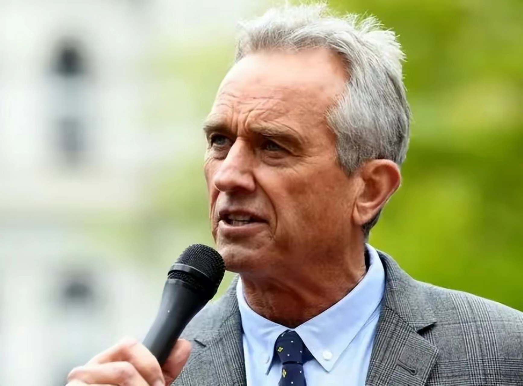 近日,美国《纽约邮报》公开了一段小罗伯特·肯尼迪在一场晚宴上发表