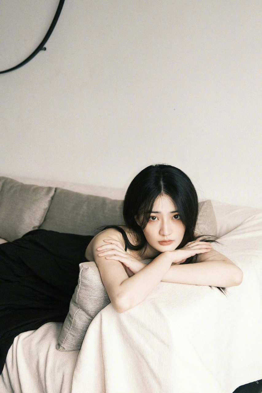 徐璐  吊带连衣裙  美腿玉足