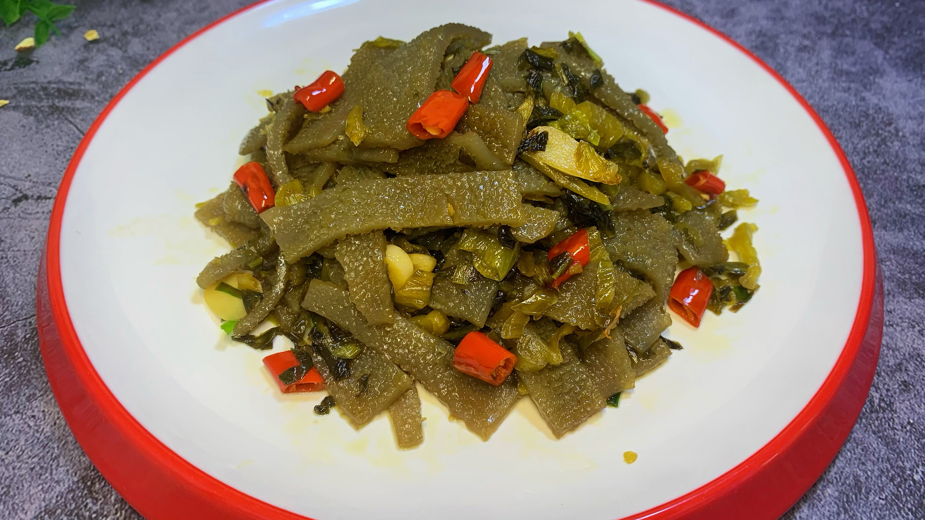 小炒魔芋最简单的家常做法,香辣入味,滑嫩爽口,开胃好吃又下饭