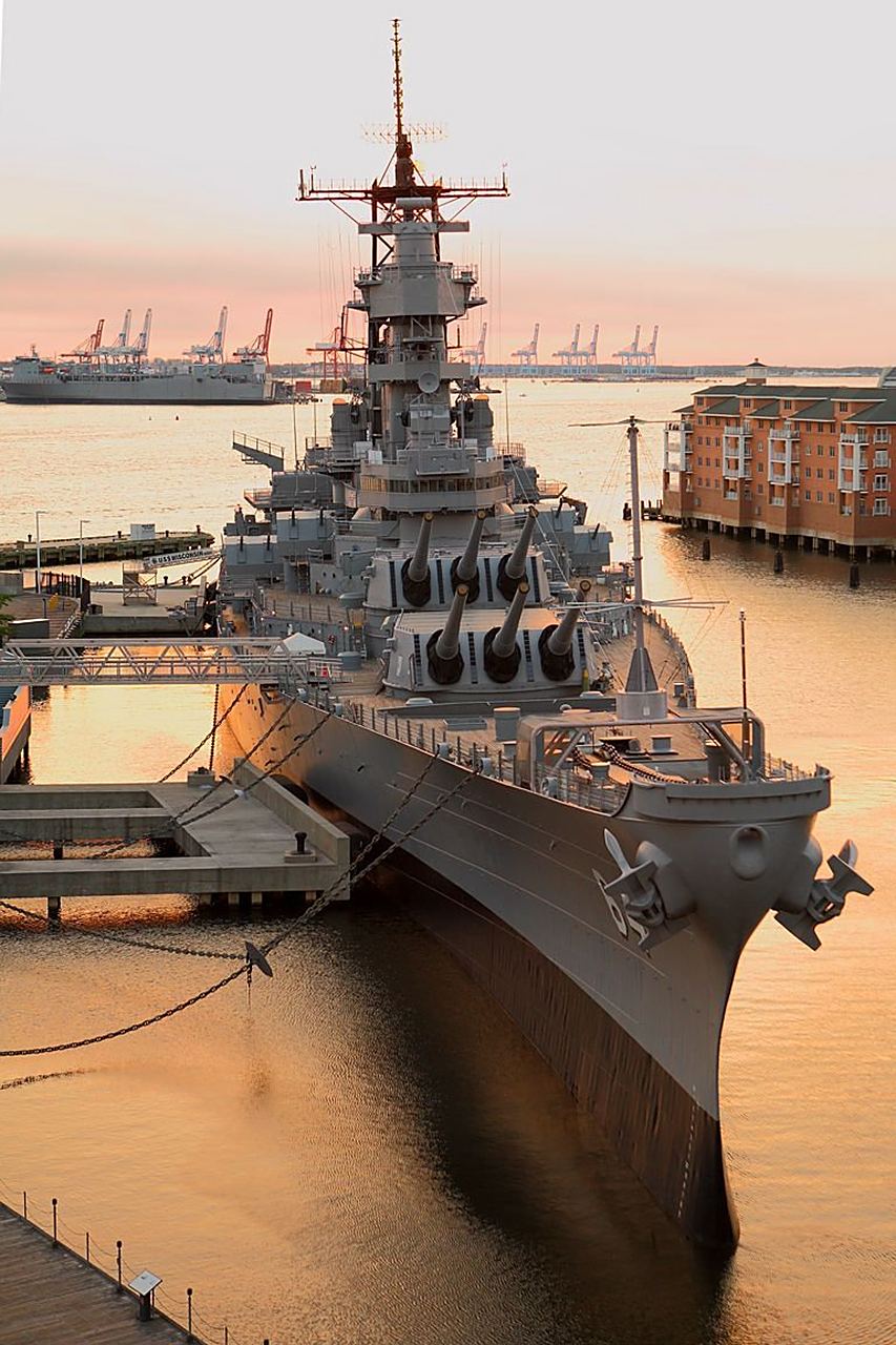 落日熔金下的威斯康星号uss wisconsin ·战列舰