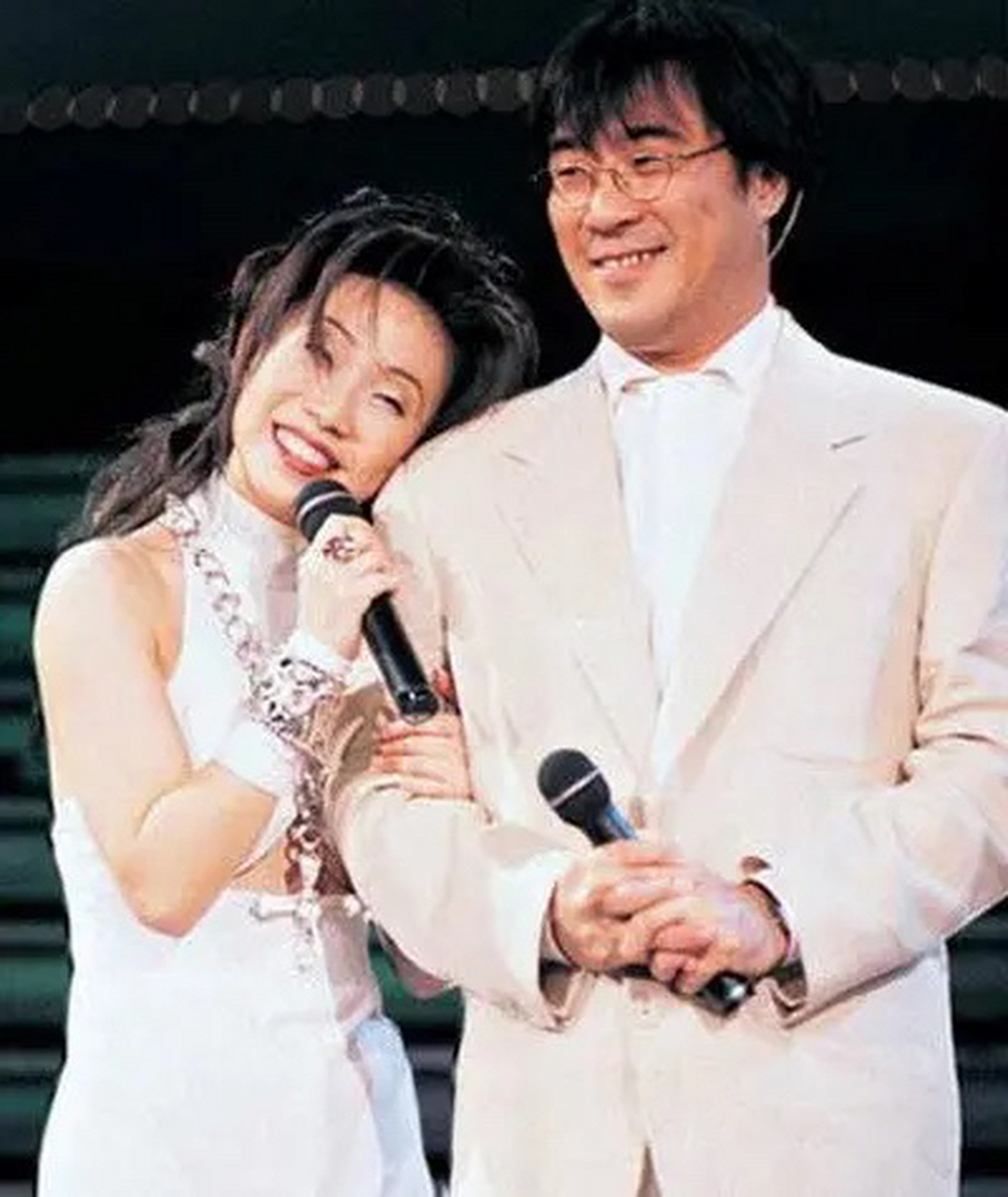 李宗盛婚内出轨差八岁的"小天后"林忆莲,俩人为了爱情同居,没多久