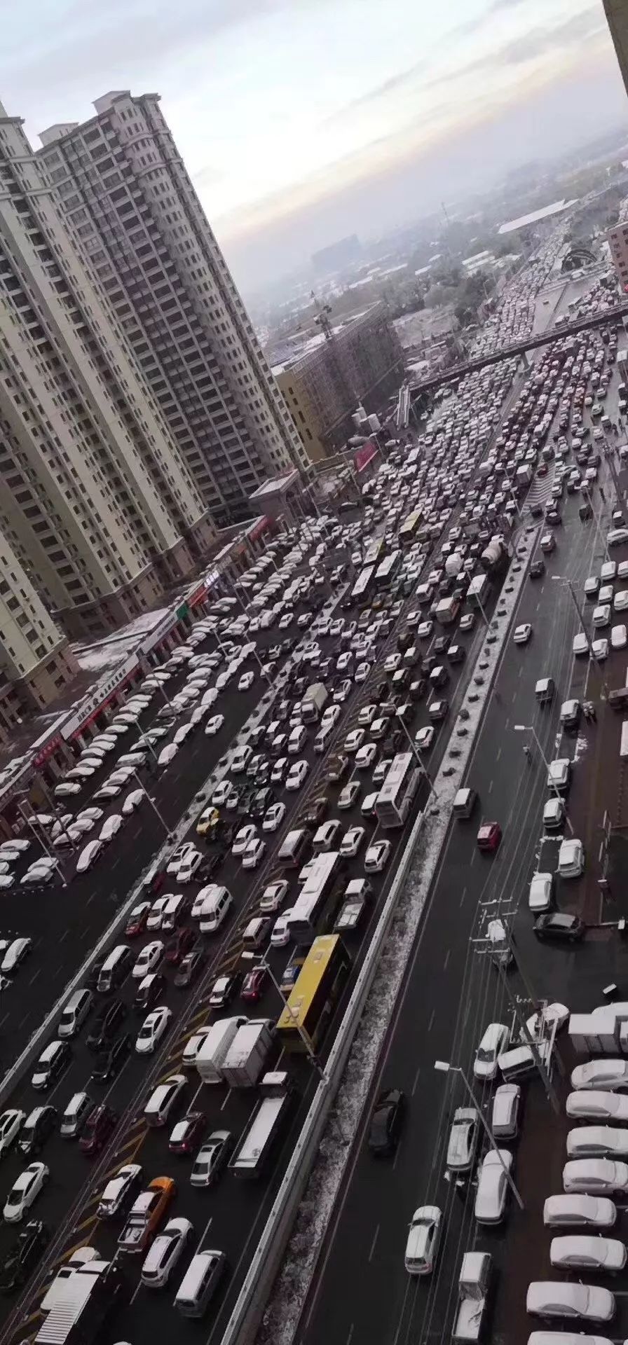 幽灵路口效应:应对驾驶员视线障碍的挑战