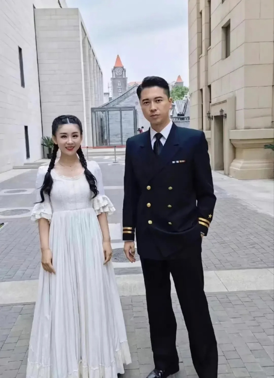 快看王雷和李小萌这两口子的最新照片!