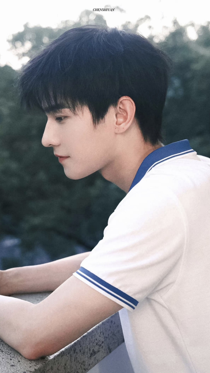 杨洋壁纸分享,介么蟀得一天换一张[亲吻]#杨洋# #帅哥