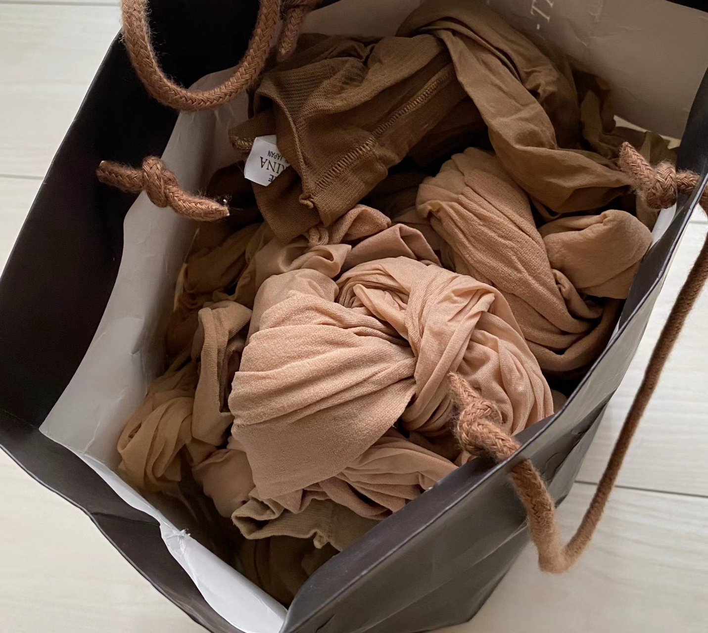 闲置也是闲置,要不这一提给粉丝?[笑哭]#丝袜# #闲置