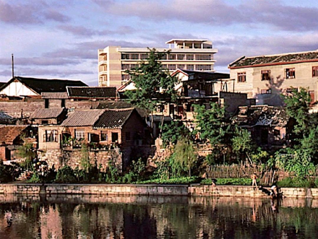 贵州老照片流出,90年代"省会"的城市老场景!看下你认得不