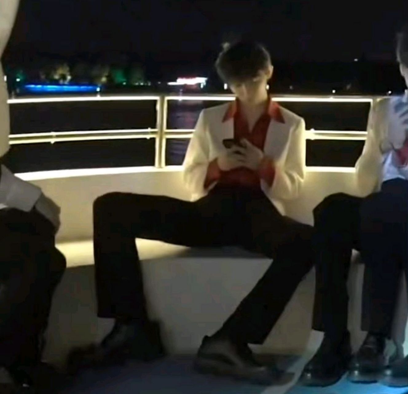 哥酱的腿不是腿,塞纳河畔的春水.#时代少年团# #马嘉祺