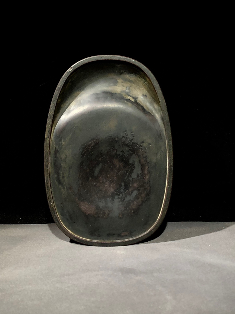 乾隆宸翰,如意长寿安康端砚,椭圆形,砚形古朴,器物包浆自然浑厚,砚