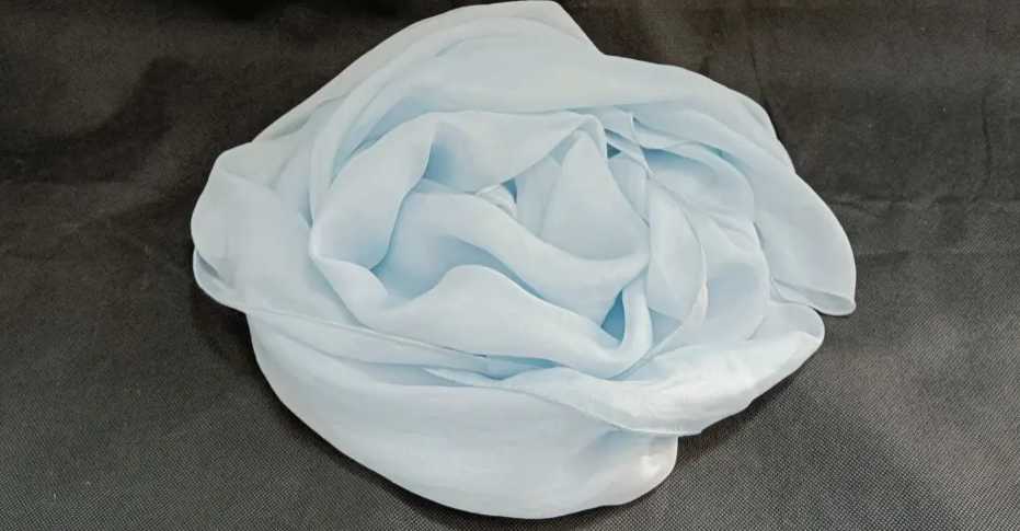 月白色和天青色的区别