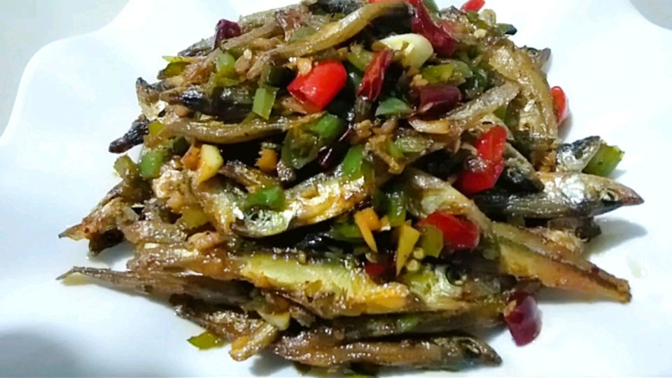 湘菜青辣椒炒小鱼干的家常做法,简单易学香辣过瘾,开胃下饭下酒