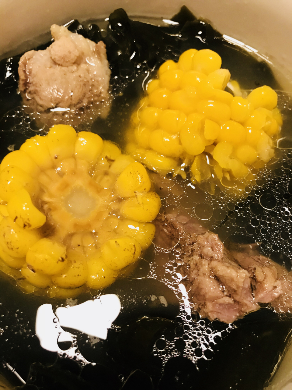 海带玉米筒子骨汤