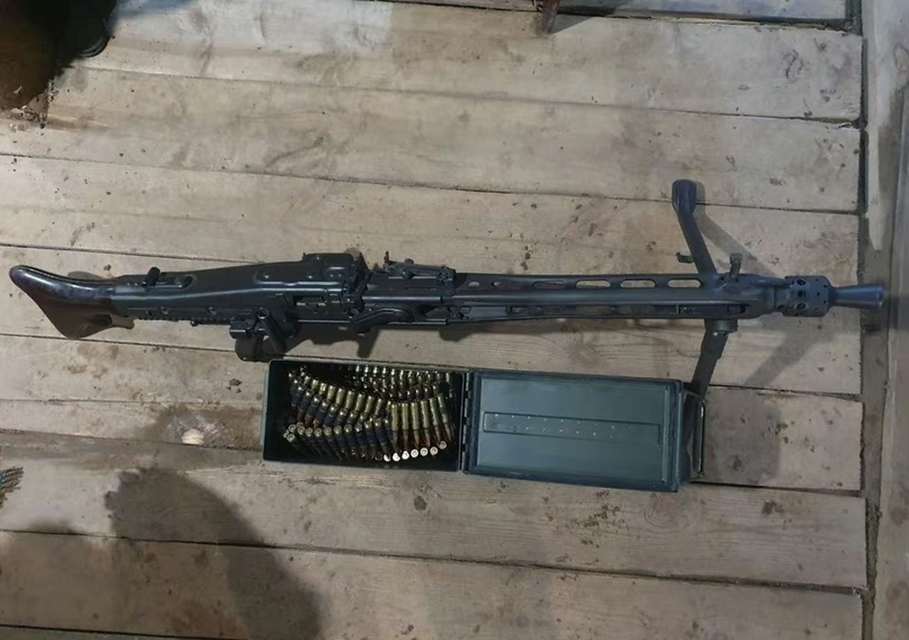 有趣:俄军缴获一挺德国mg42机枪,上面印着"nato"(北约).
