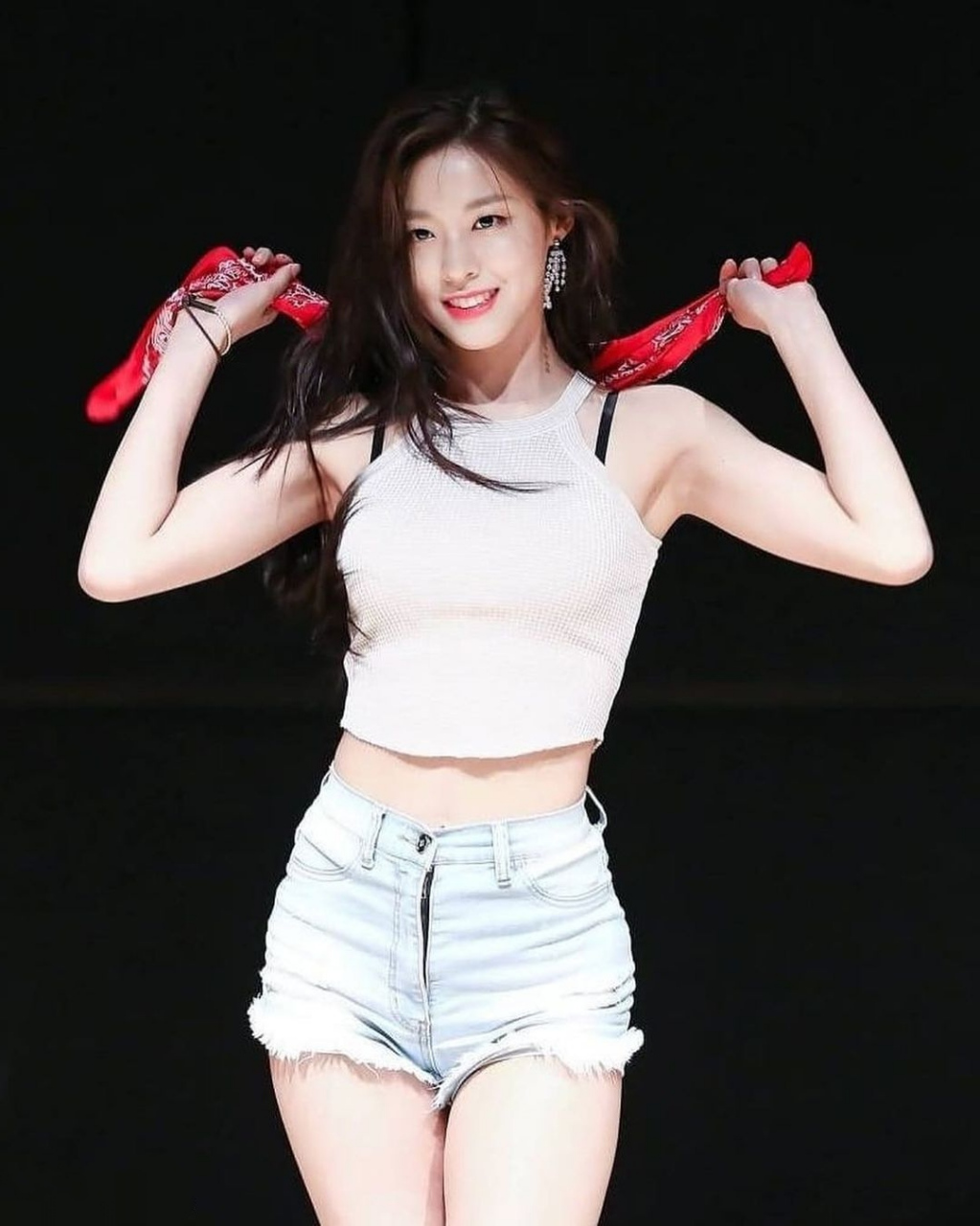 金雪炫# 背心牛仔短裤,清爽怡人