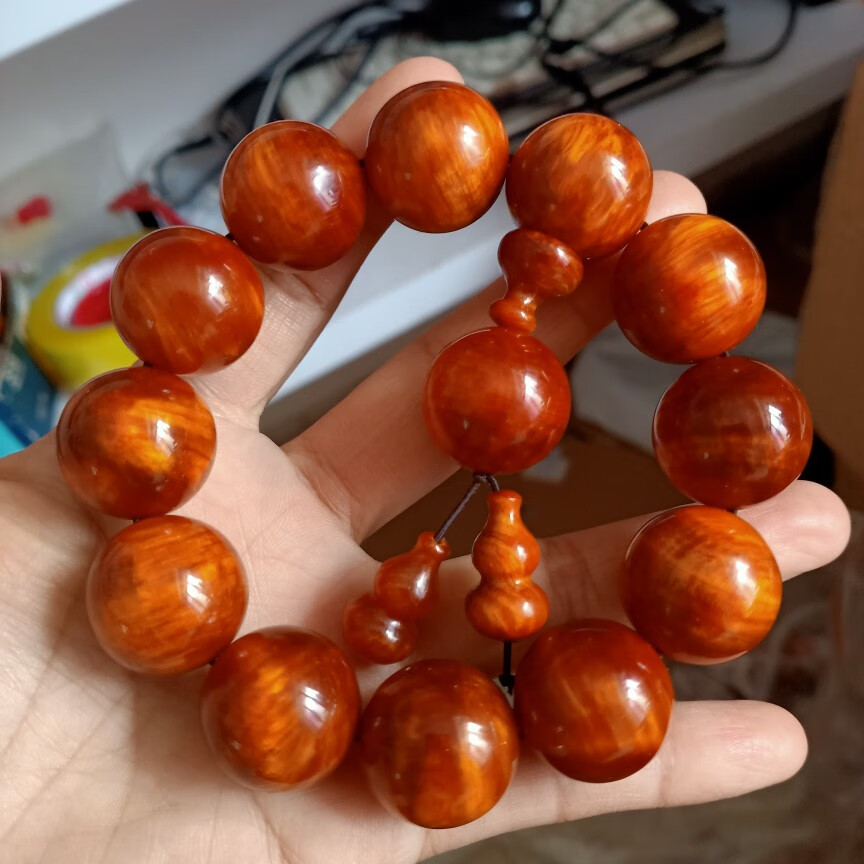 琥珀木手串怎么盘玩
