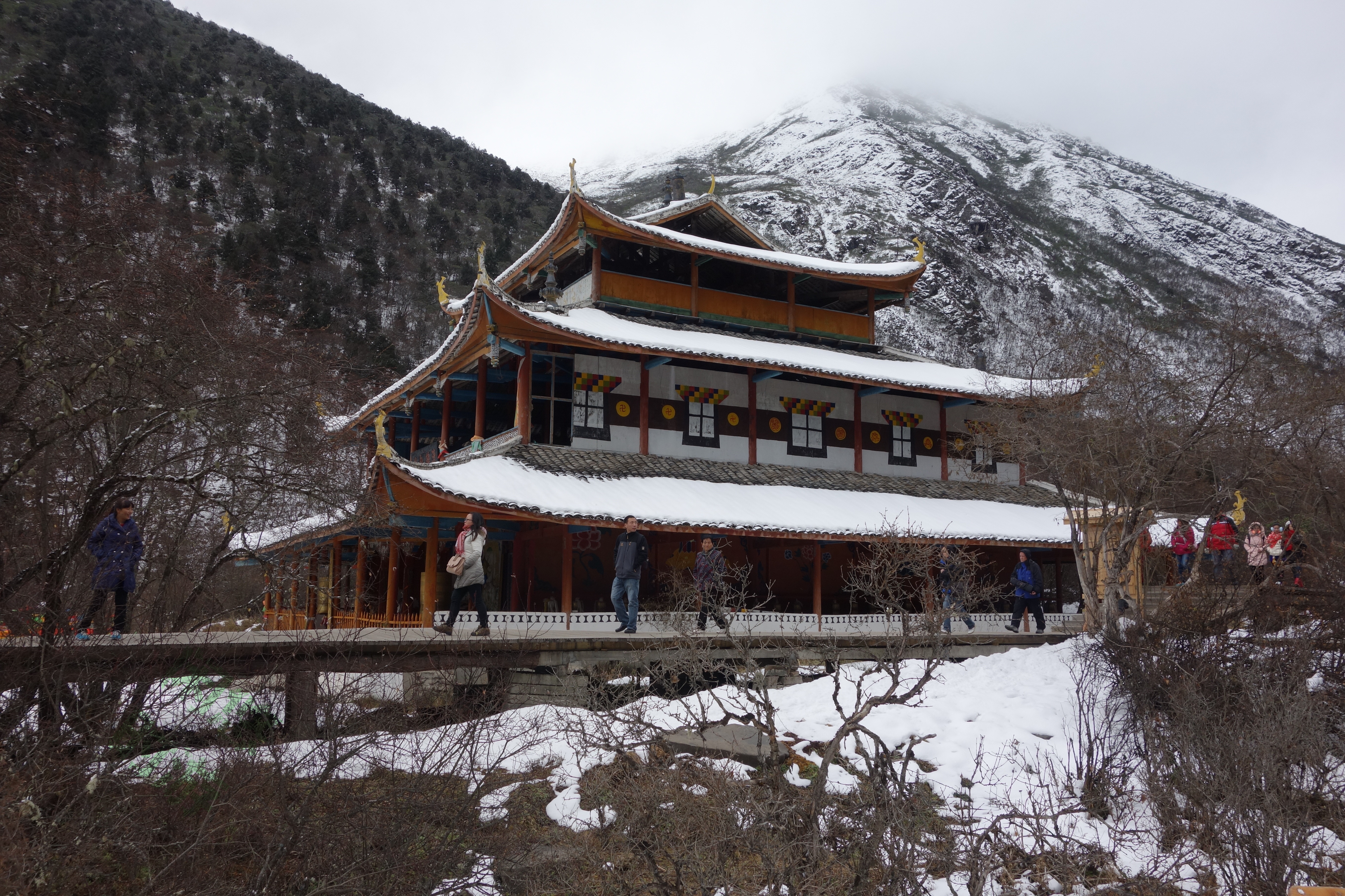 百度秋冬打卡挑战赛# 旅游推荐:黄龙寺风景区