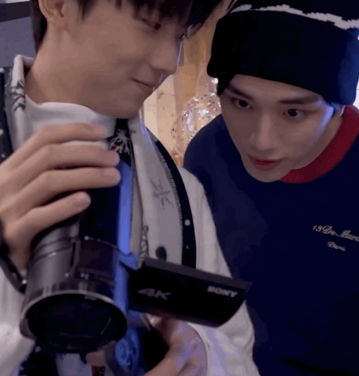 喜欢一个人的眼神是藏不住的,你的眼睛里充满着爱意,嘉祺,你的眼睛就