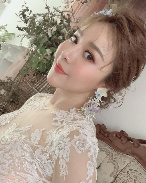 台湾网红lena,风格大胆,热辣活泼,大胆秀身材,不畏世俗目光