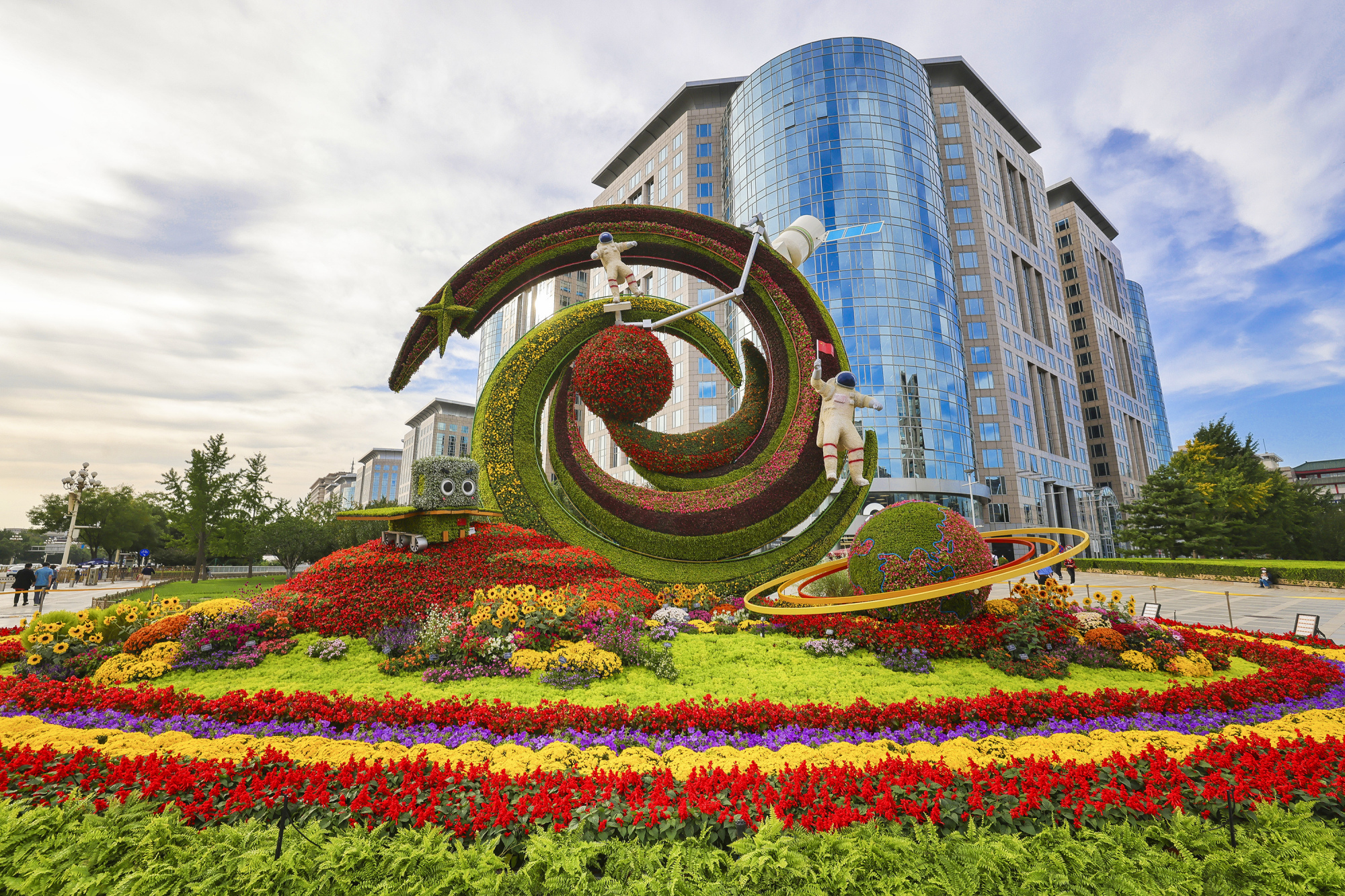 超美!5处主题花坛扮靓东长安街