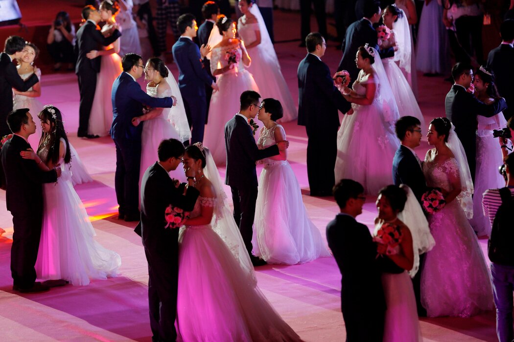 2018年,辽宁沈阳举行的一场集体婚礼。