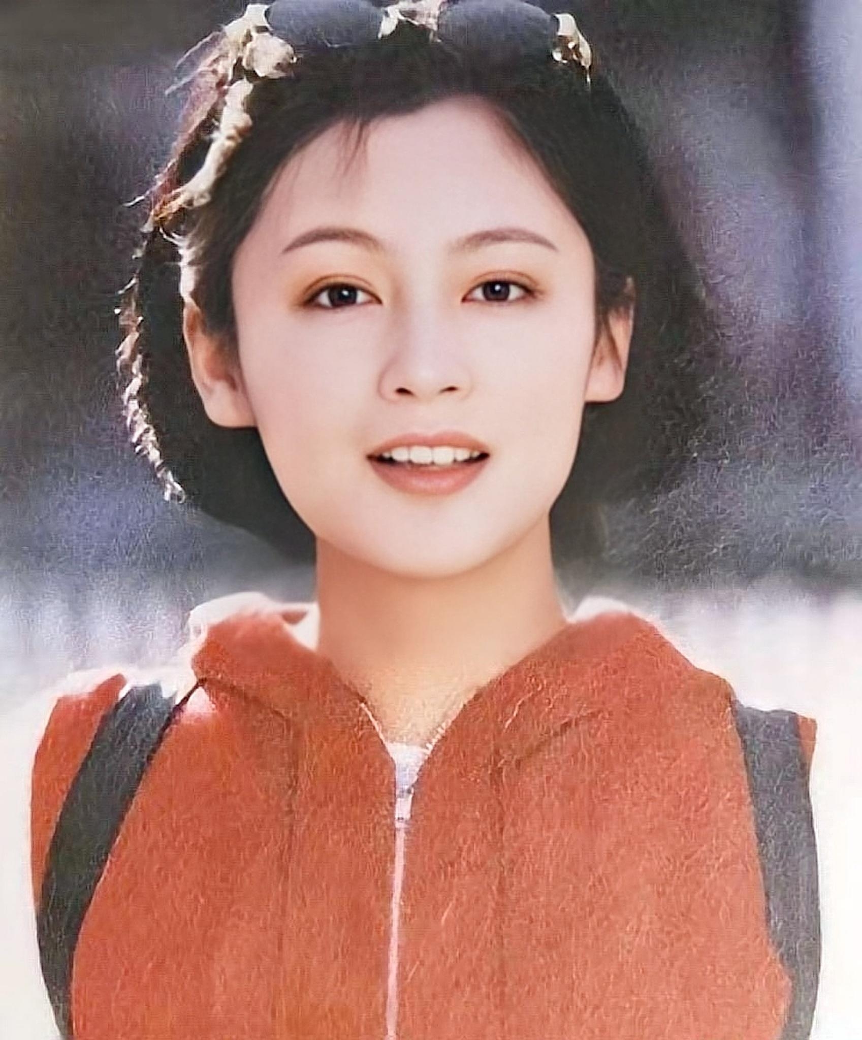 陈红年轻时的照片,真的一直是我们心目中清新美丽的嫦娥姐姐啊