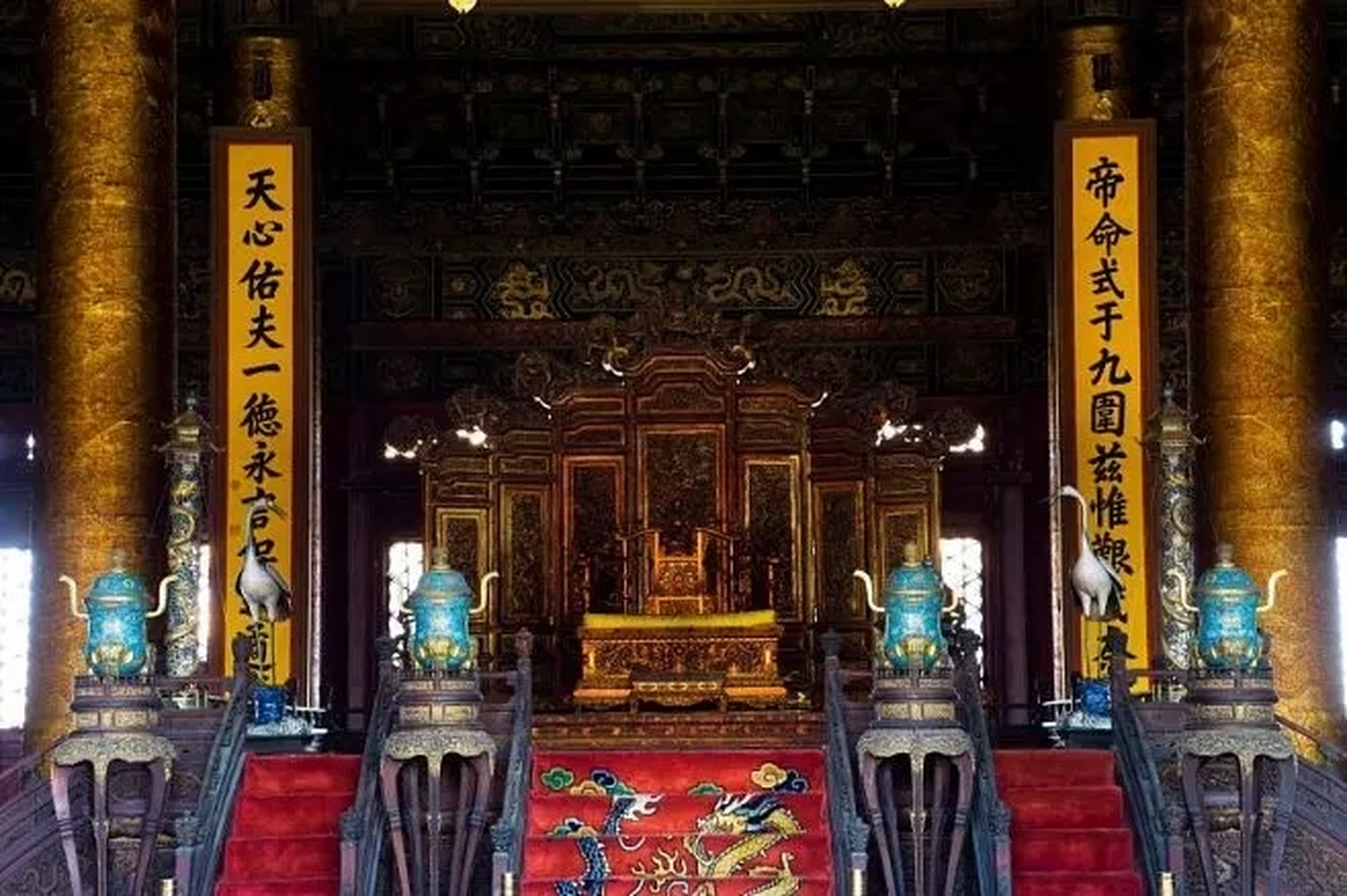 太和殿是中国现存最大的木结构大殿.