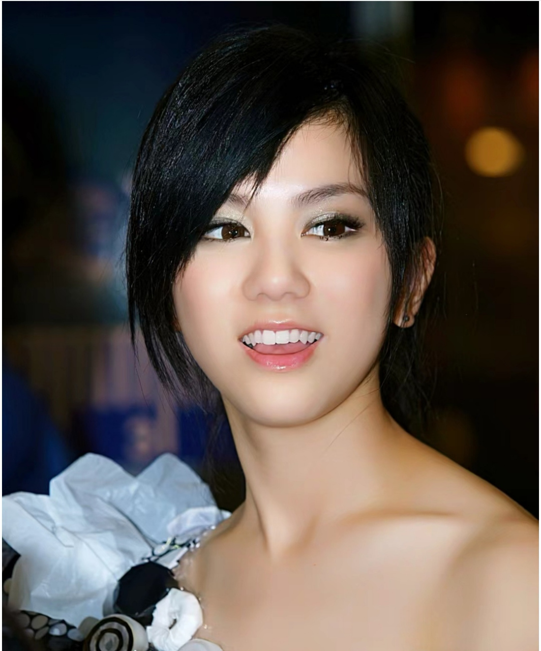 出道初期的邓紫棋[微笑]