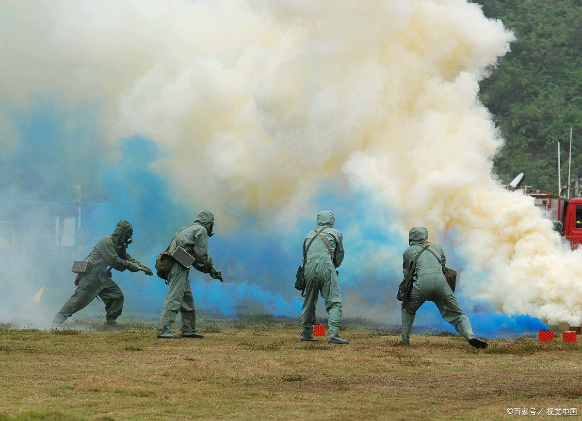 毒气在伊普雷蔓延:法军急需放毒面具