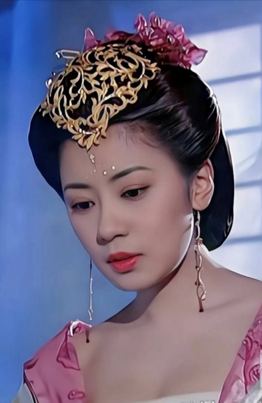 贾静雯至尊红颜的造型大气雍容华贵