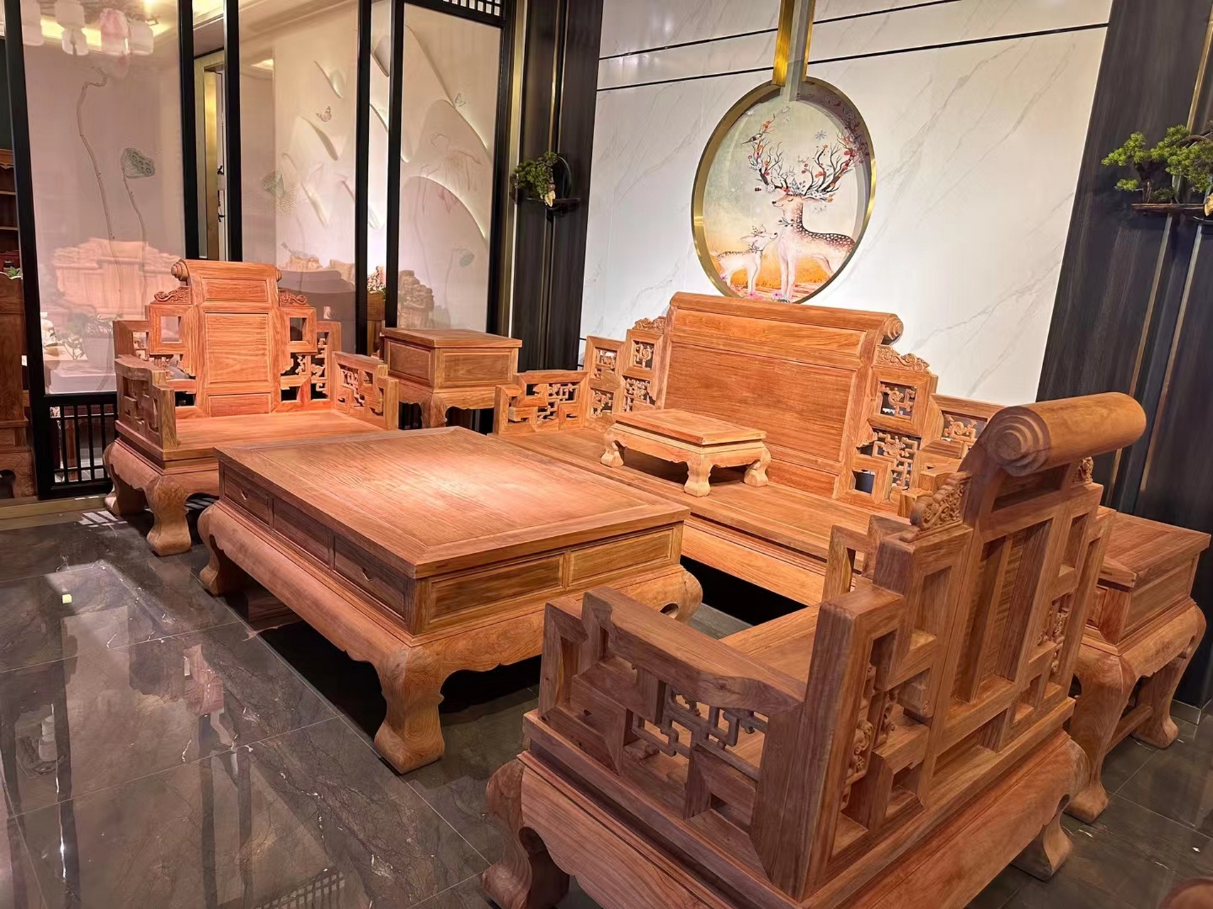 缅甸花梨(大果紫檀) 大款卷书沙发 脚连面板,面板出头隼 白胚,底部也