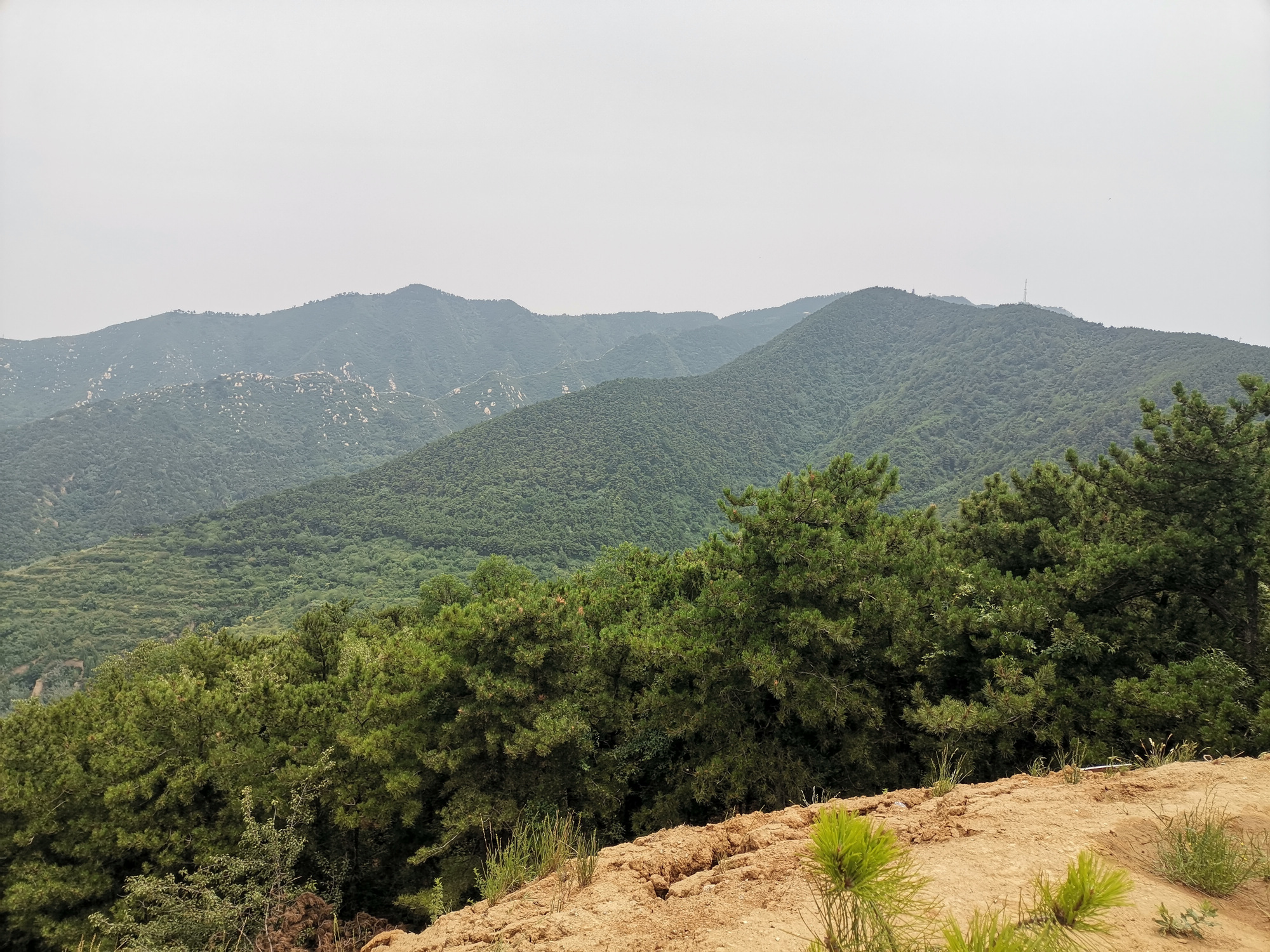 山有寺庙,供奉真武,绿意相拥,层峦叠嶂