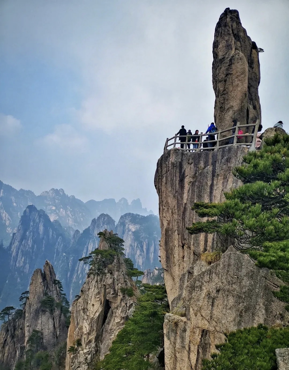 华山险黄山秀泰山图片