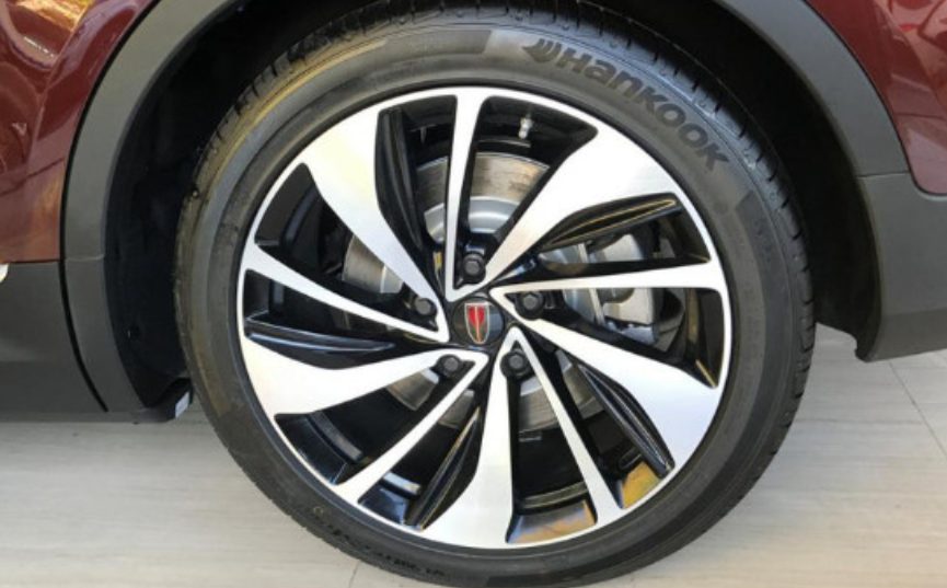 红旗hs5轮胎型号