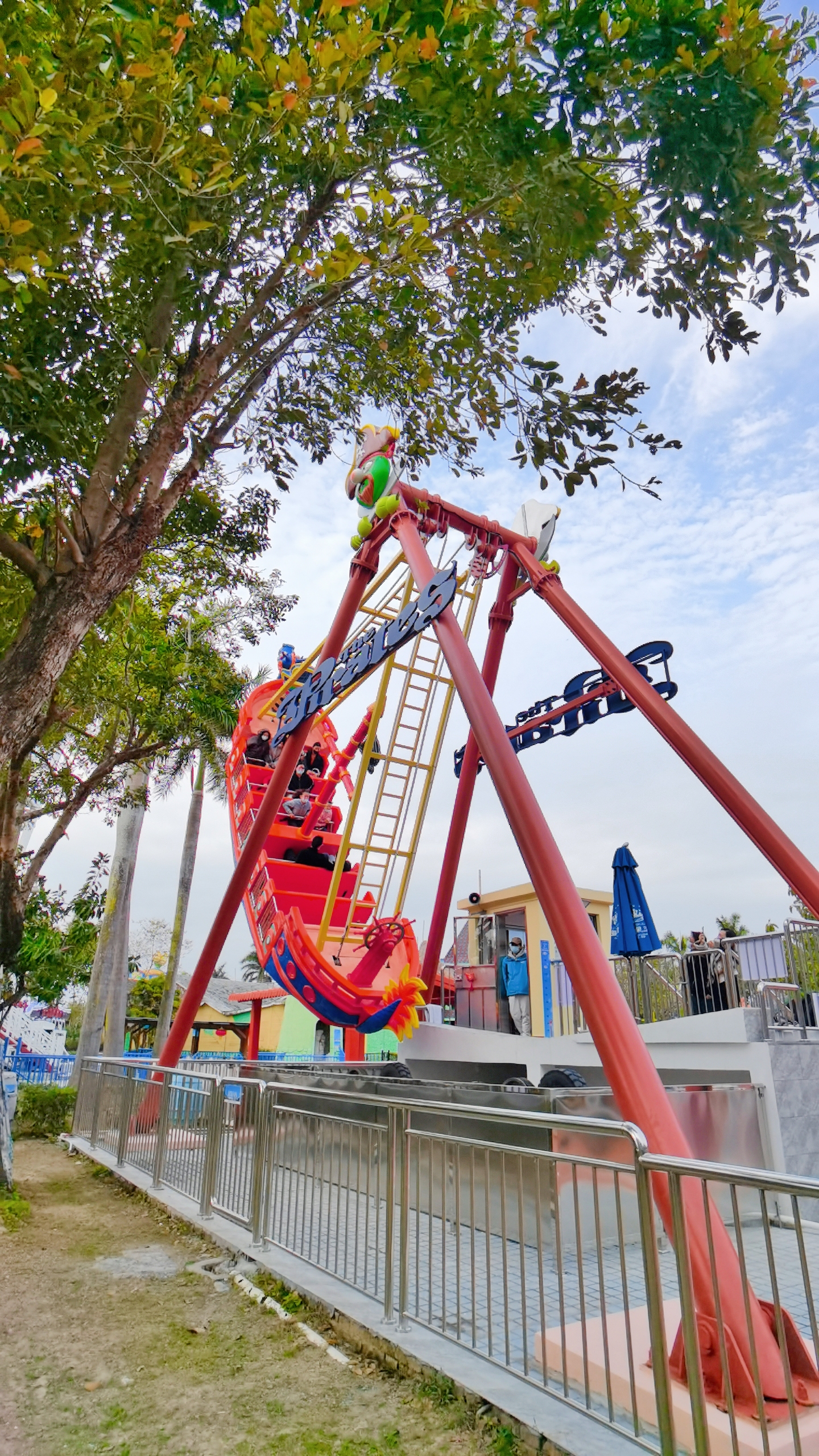 珠海神秘岛云霄飞车图片