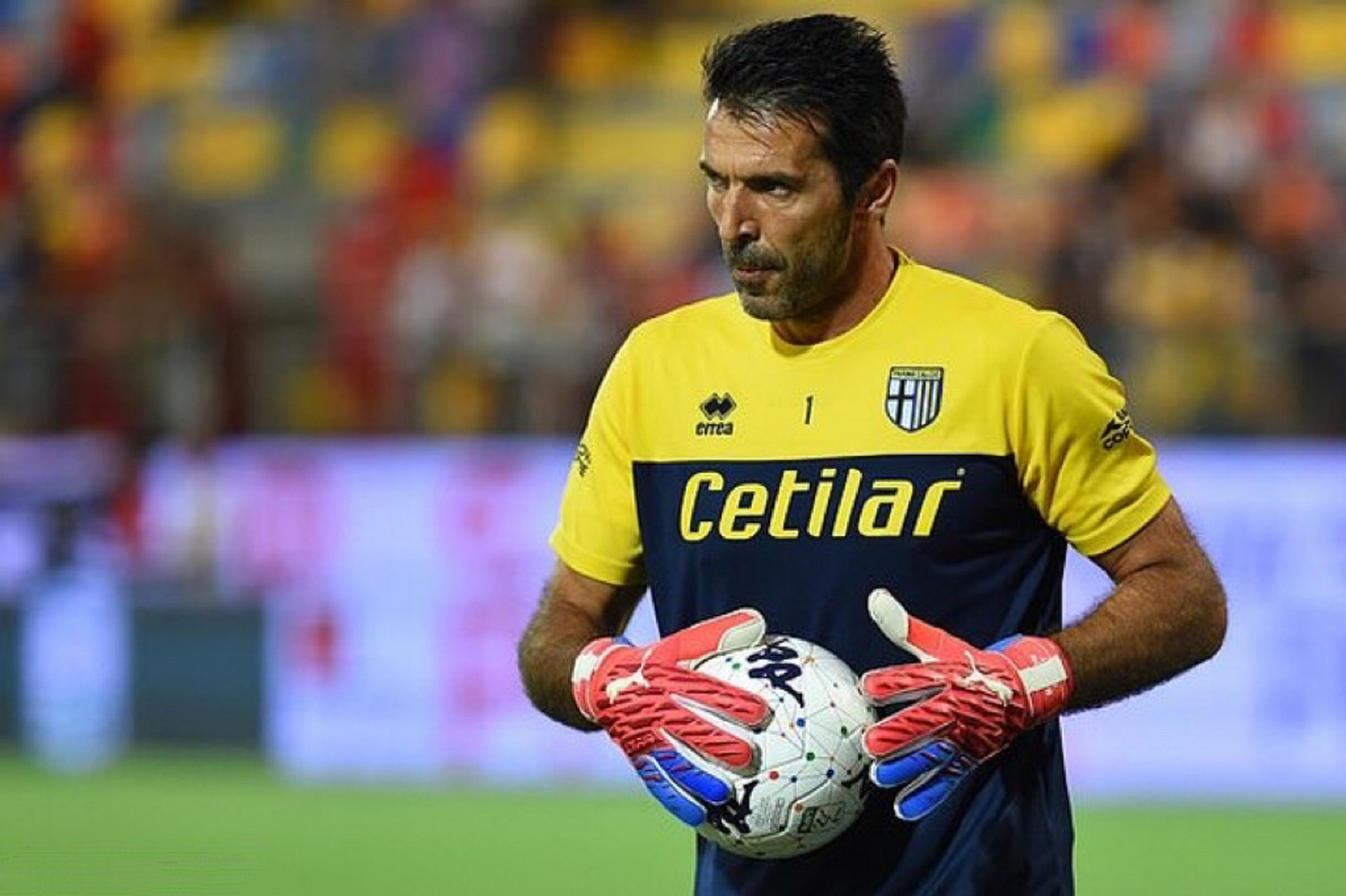 意大利传奇门将布冯确认退役,在他的退役视频中说到:"感谢大家!