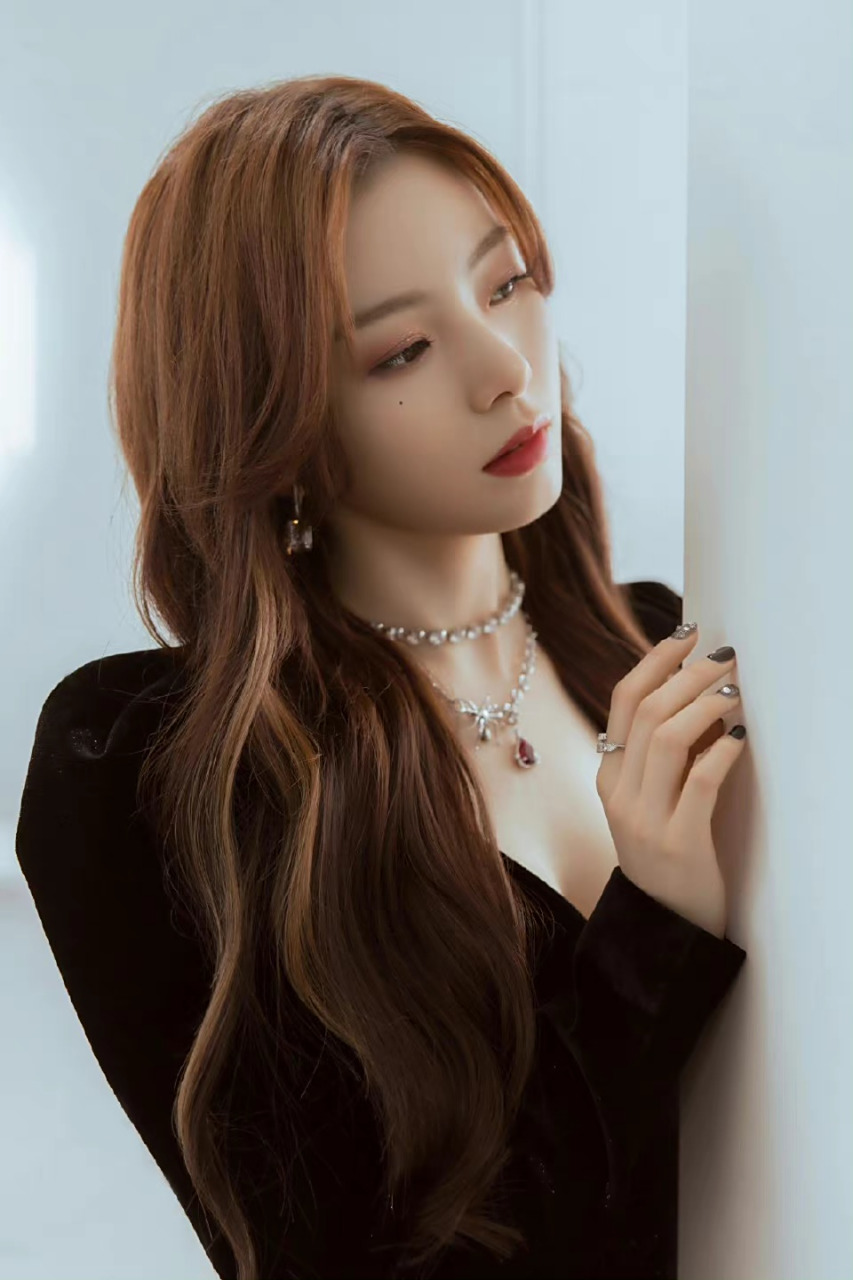 陈卓璇的美脚高跟鞋