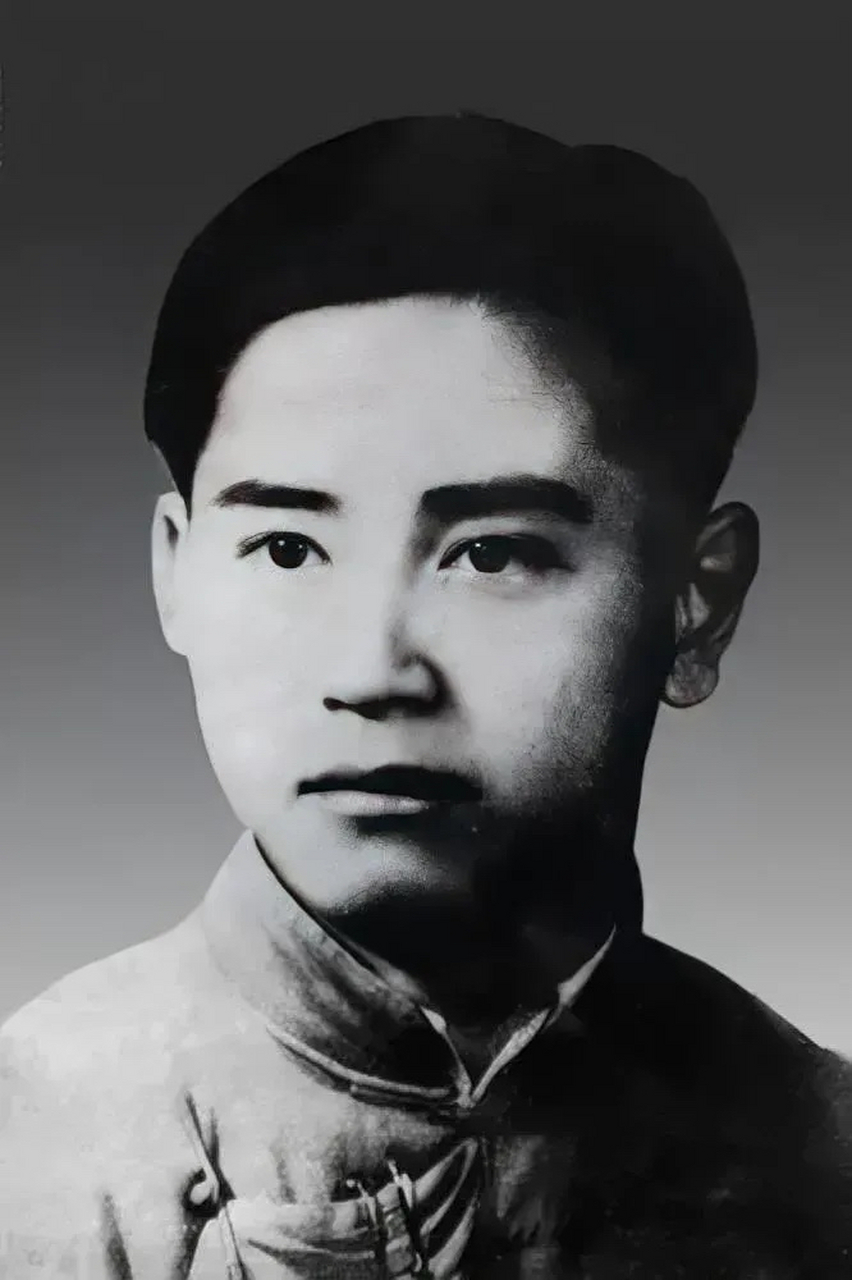 1948年,刘国志被捕,他的五哥大惊,专程从香港飞到重庆,拿着一张空白