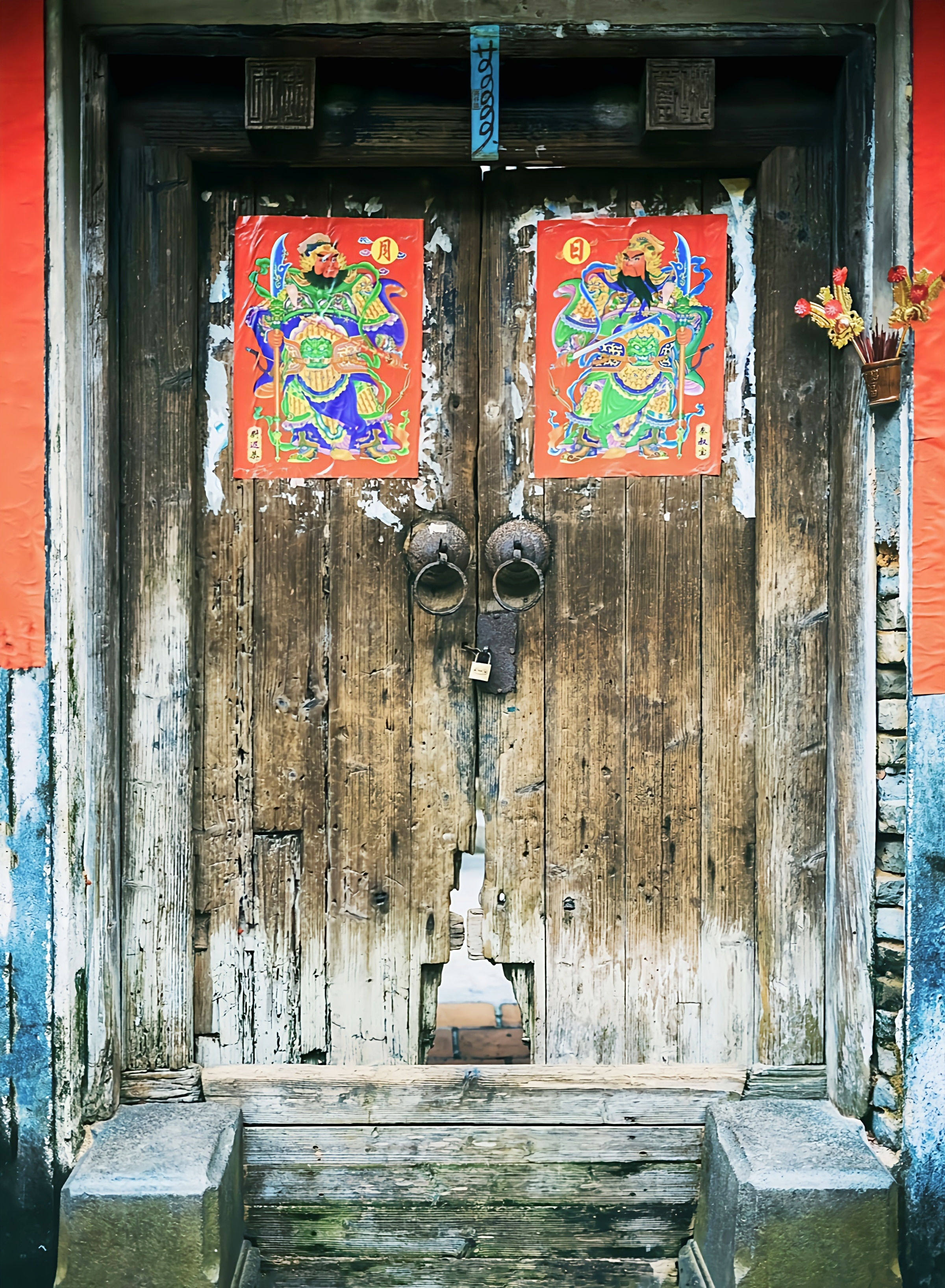 门是中式传统建筑的重要组成元素,但随着社会的发展,这种传统的门却也