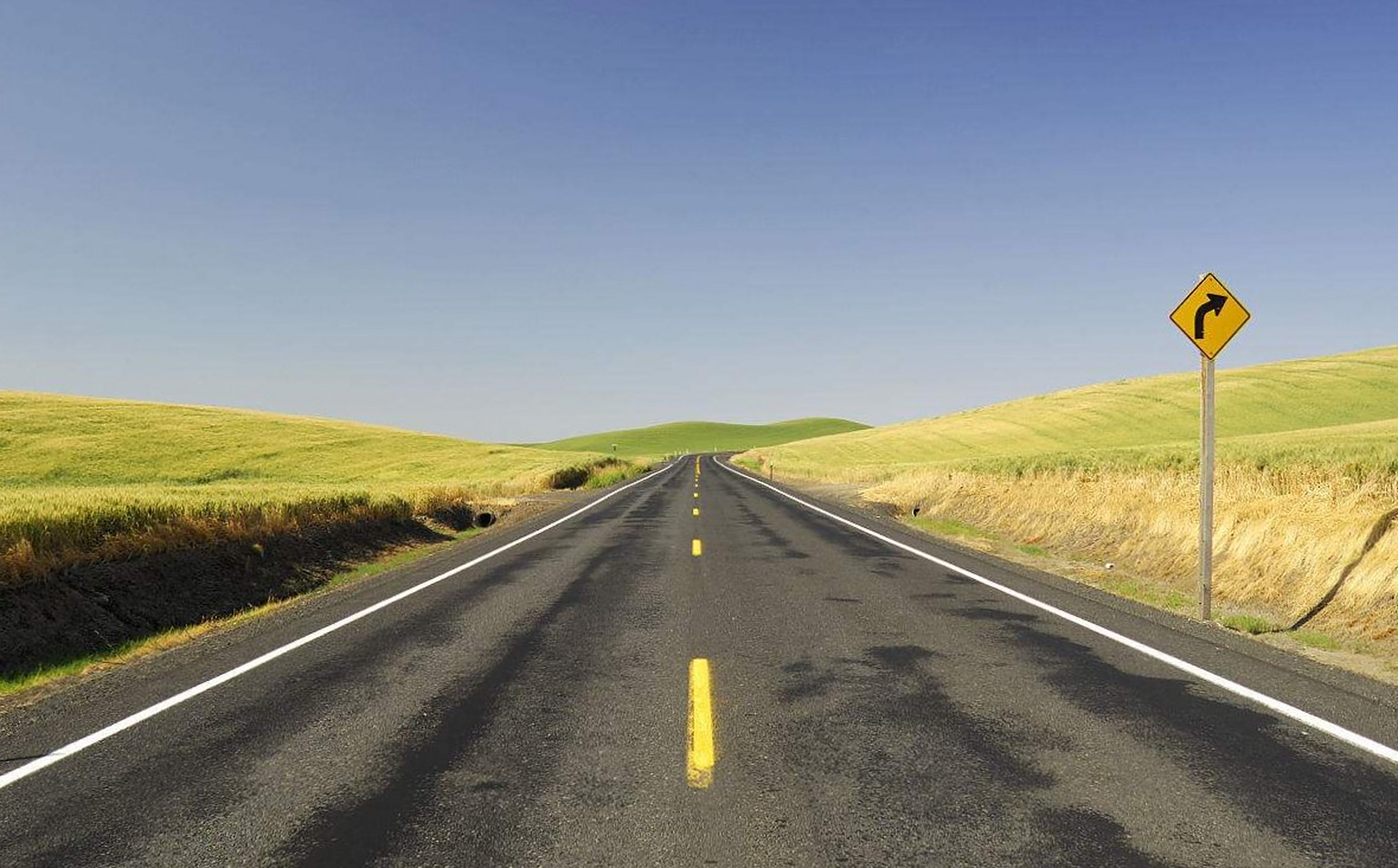 前方的路还很遥远,注定了我们还要漂泊.