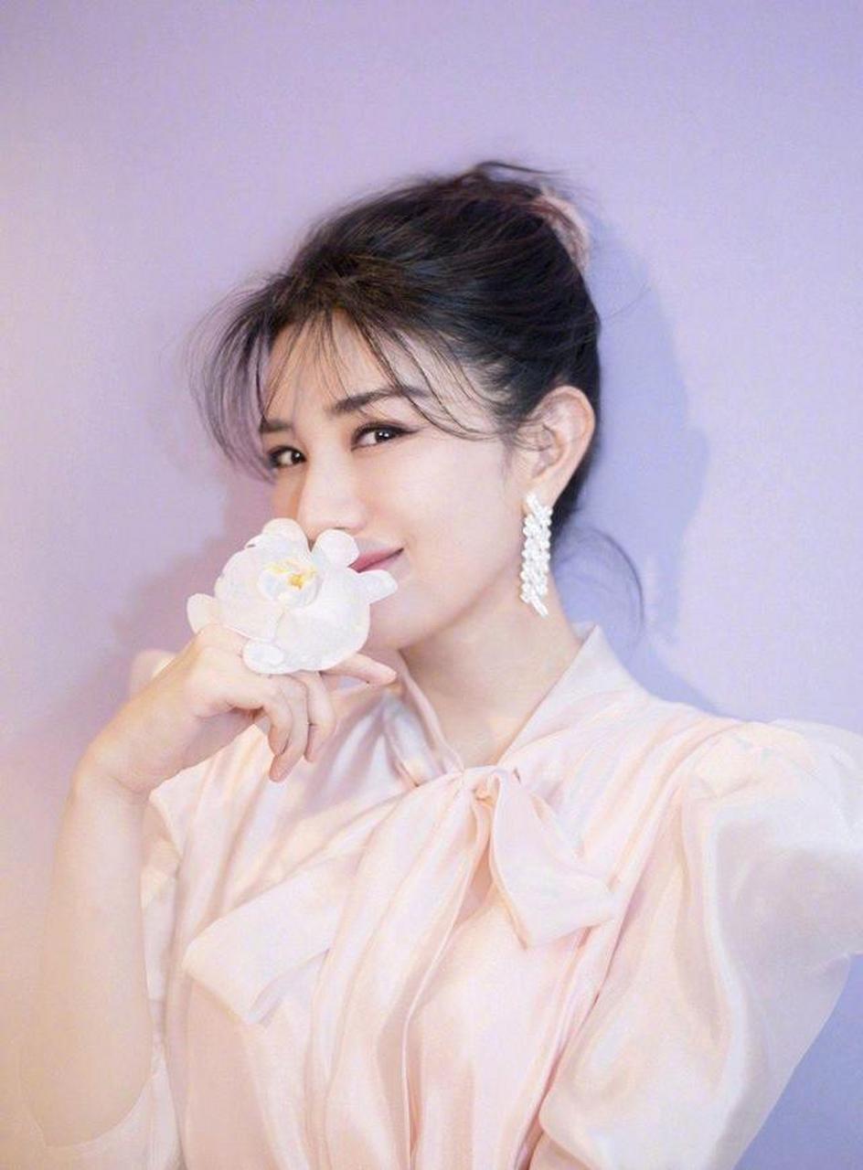 明星壁纸分享—黄奕