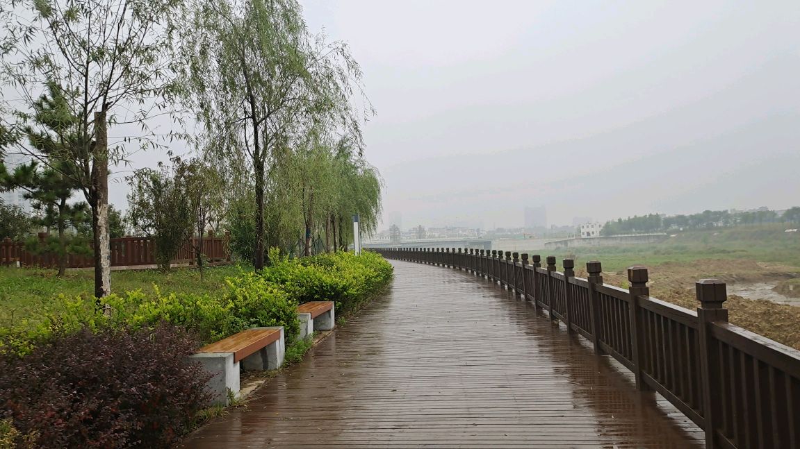 纪事:雨中游方城龙泉公园