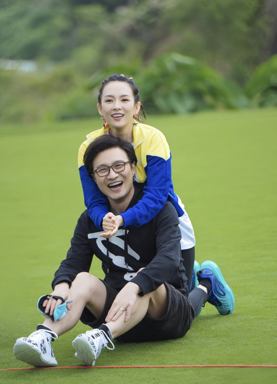 章子怡汪峰离婚# 据报道,汪峰章子怡两人已离婚,瓜分35亿财产,女豆殚