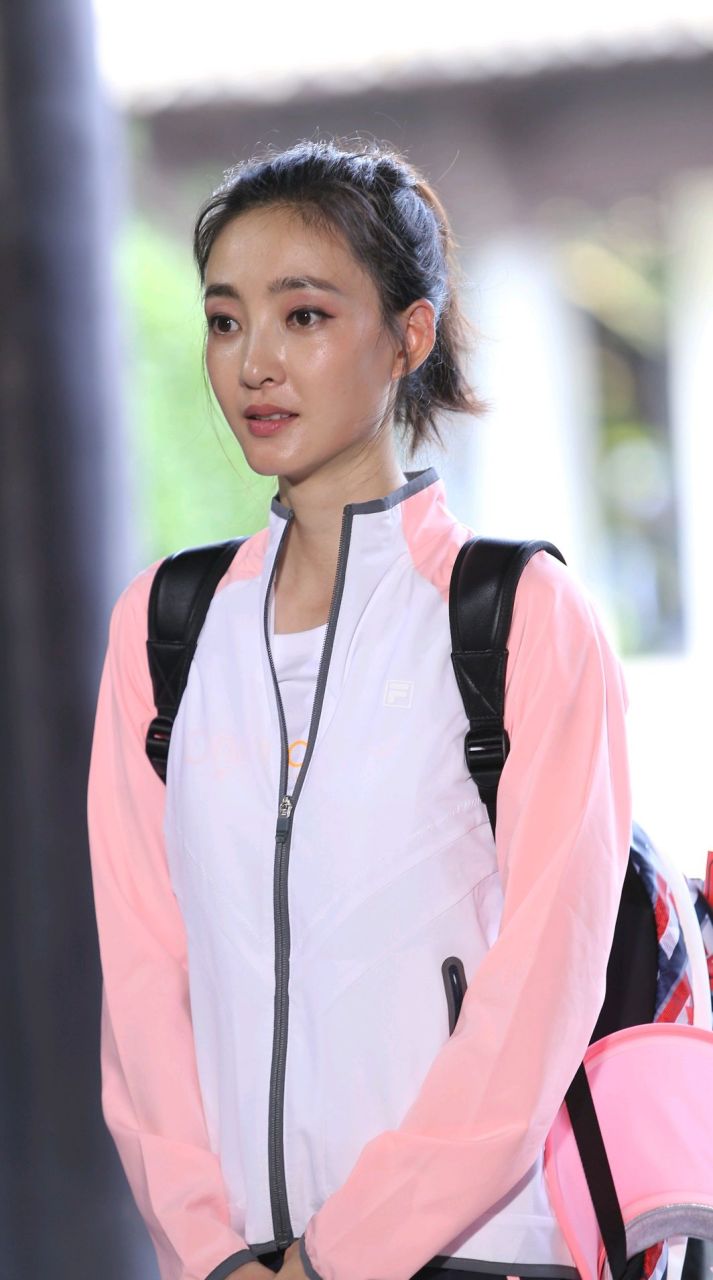 王丽坤素颜照,皮肤光滑细腻毫无瑕疵,不愧为"素颜女神"称号