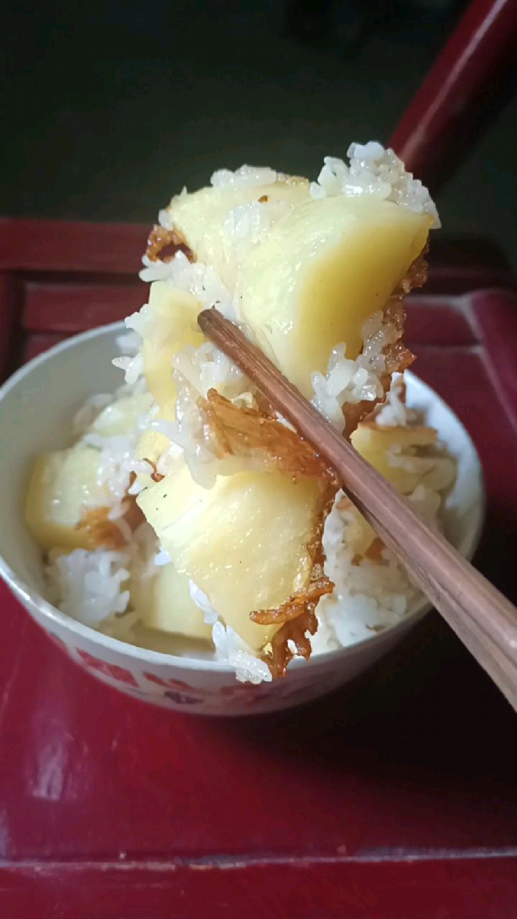 湖北恩施的洋芋饭,锅巴好香-度小视